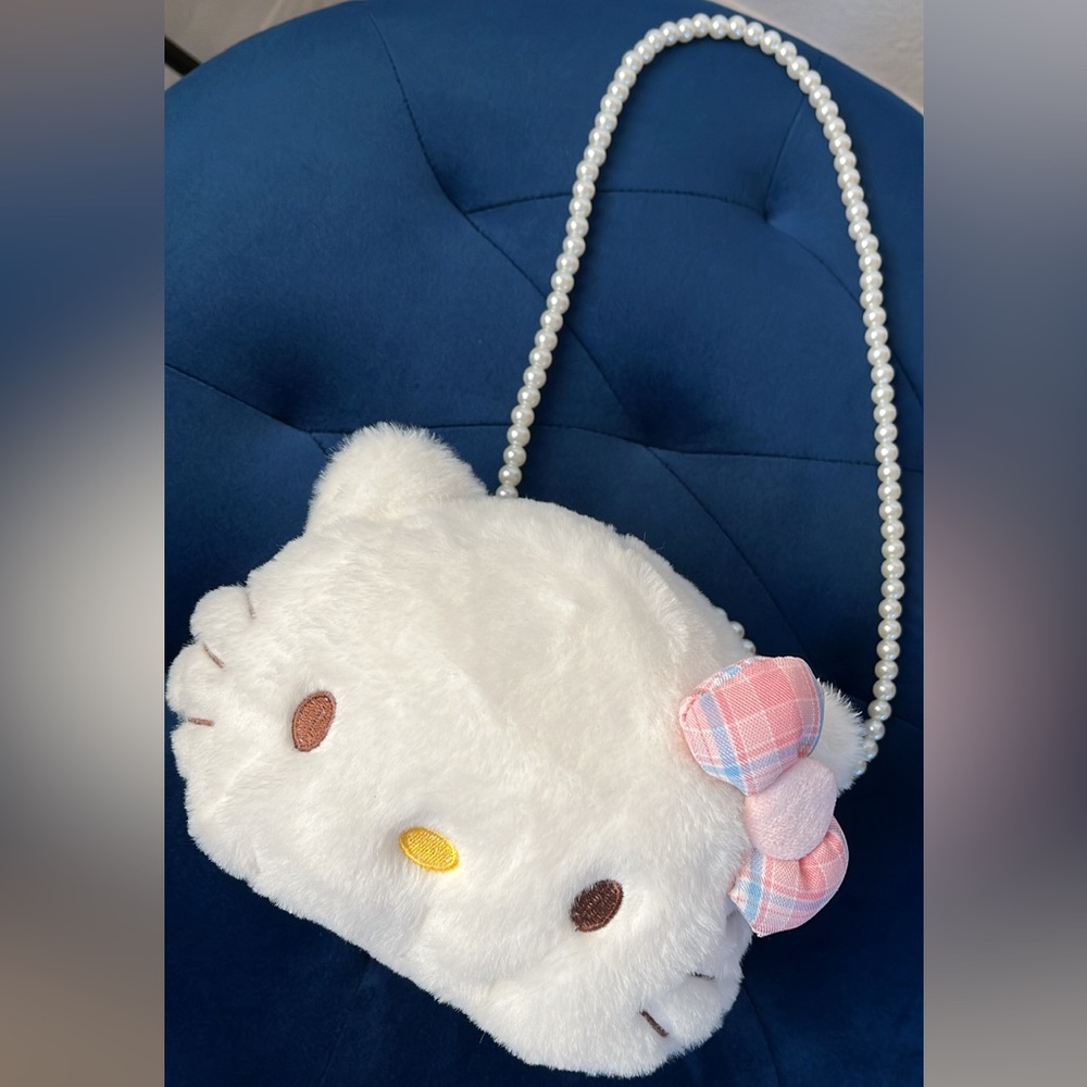 Hello kitty plush purse with pearl chain